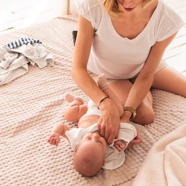 Vestir a bebé con dermatitis atópica - Kaalm organics